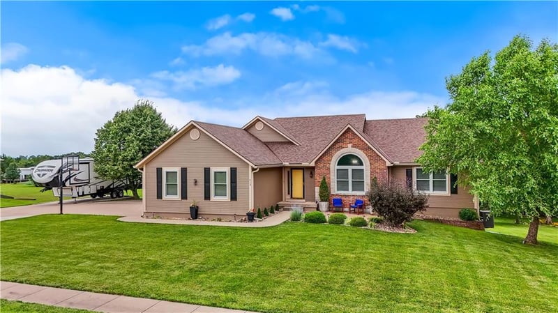 613 Birch St, Pleasant Hill, MO 64080