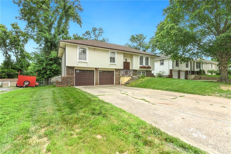3417 Prather Rd, Kansas City, MO 64116