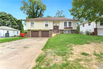 3417 NE Prather Rd, Kansas City, MO 64116