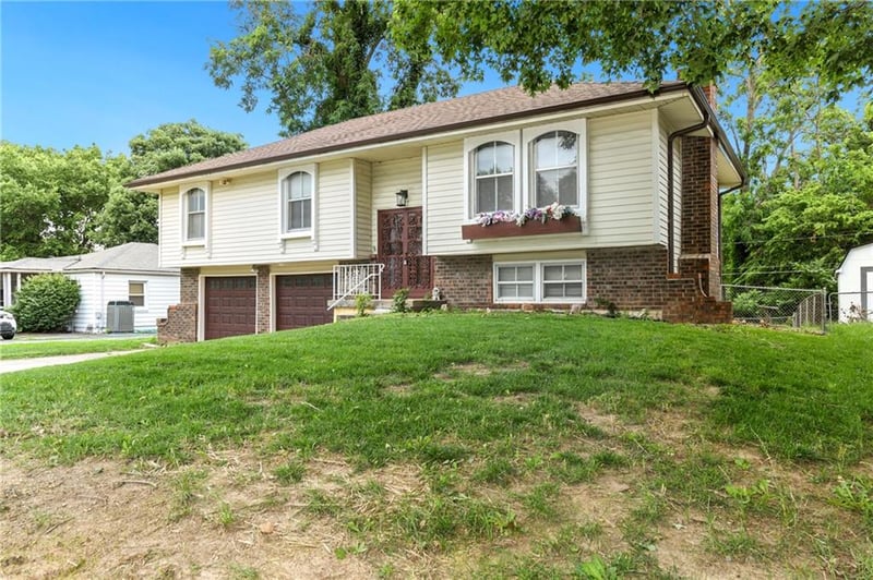 3417 Prather Rd, Kansas City, MO 64116