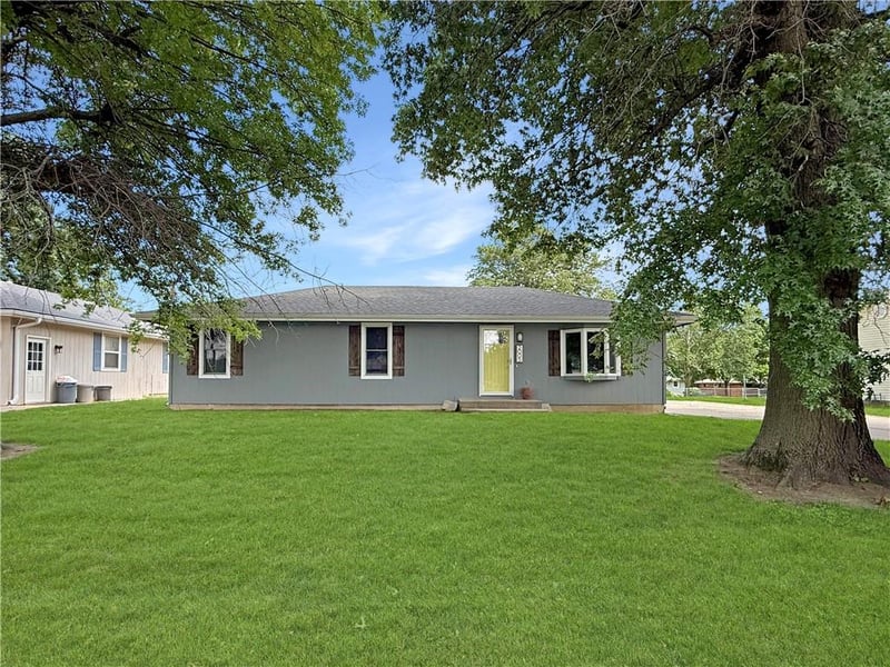 2005 Cypress St, Higginsville, MO 64037