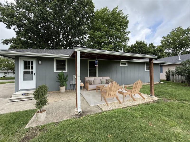 2005 Cypress St, Higginsville, MO 64037