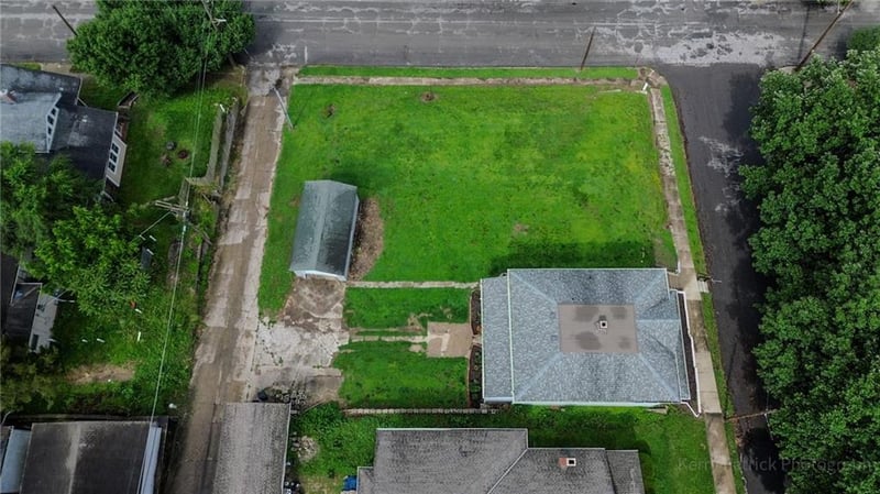2904 Charles St, St Joseph, MO 64501