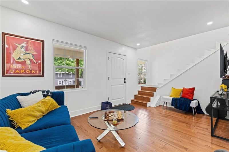 6214 Tracy Ave, Kansas City, MO 64110