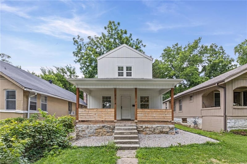 6214 Tracy Ave, Kansas City, MO 64110