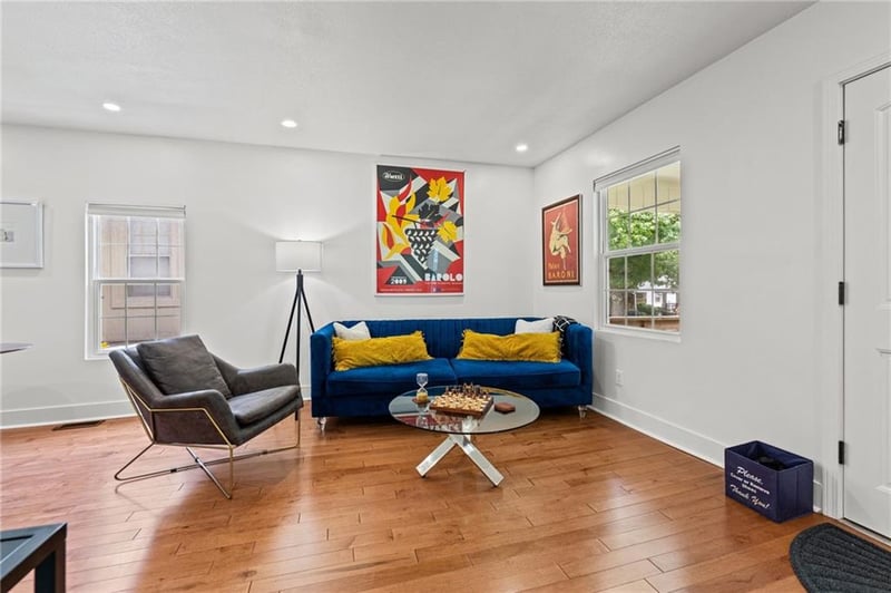 6214 Tracy Ave, Kansas City, MO 64110