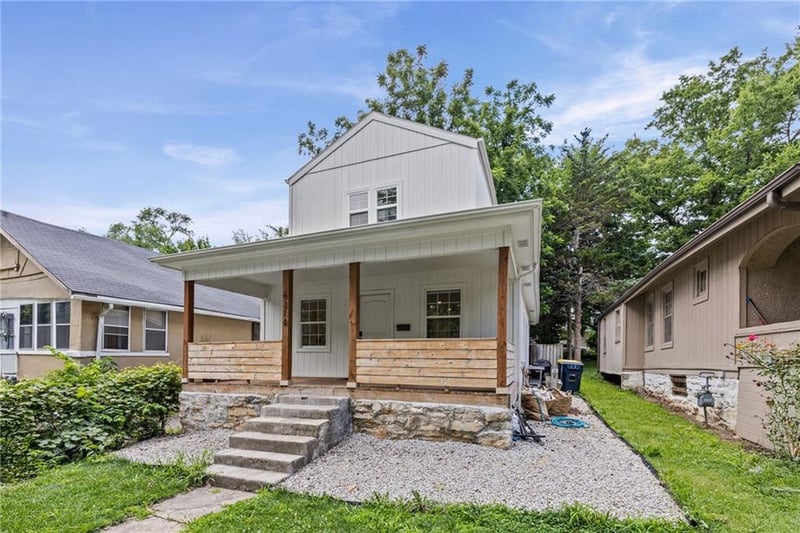 6214 Tracy Ave, Kansas City, MO 64110