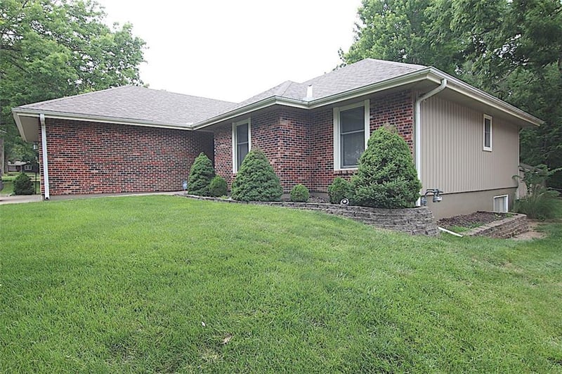 10012 E 72nd St, Kansas City, MO 64133