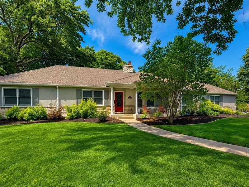 9012 Cherokee Ln, Leawood, KS 66206