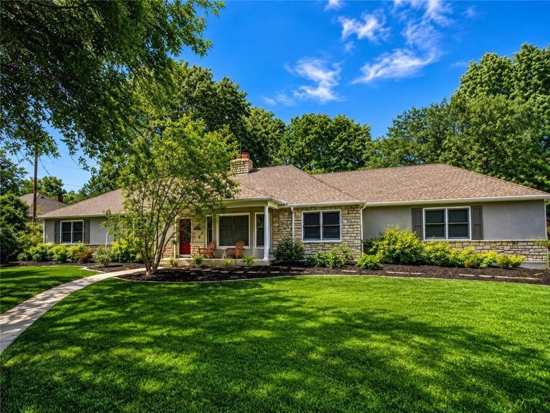 9012 Cherokee Ln, Leawood, KS 66206