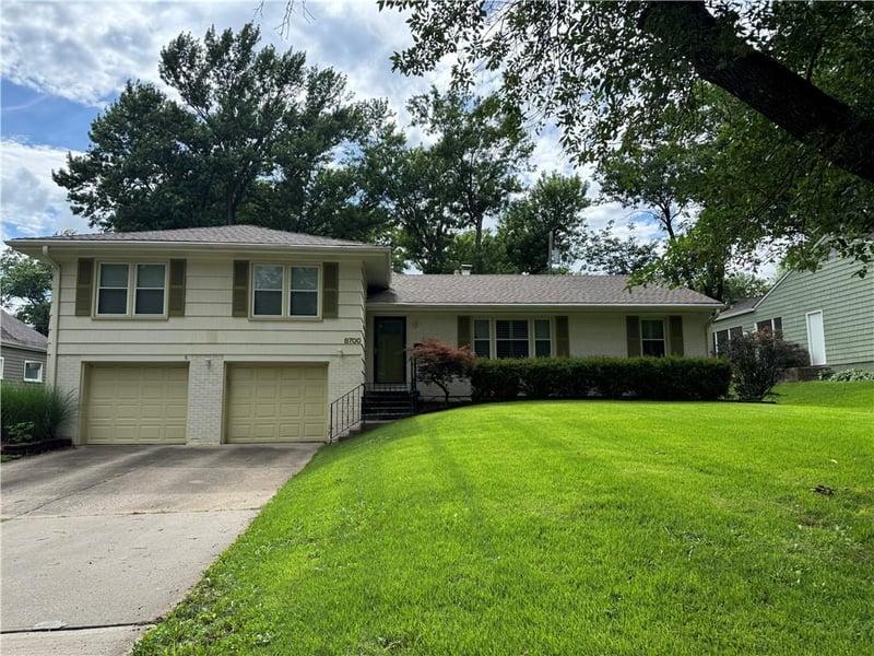 8700 Belleview Ave, Kansas City, MO 64114