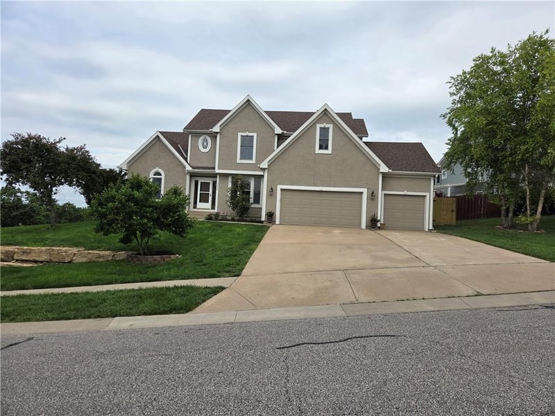 7024 Constance St, Shawnee, KS 66216