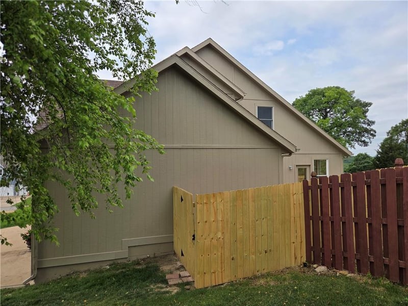 7024 Constance St, Shawnee, KS 66216