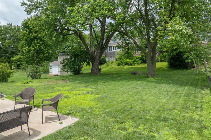 1905 Rosewood Ter, St Joseph, MO 64503