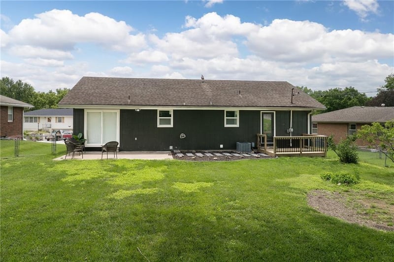1905 Rosewood Ter, St Joseph, MO 64503