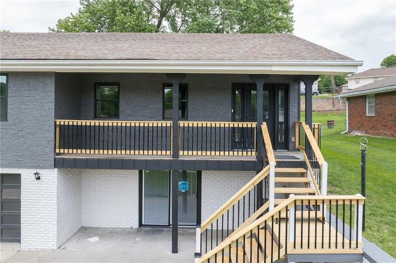 1905 Rosewood Ter, St Joseph, MO 64503