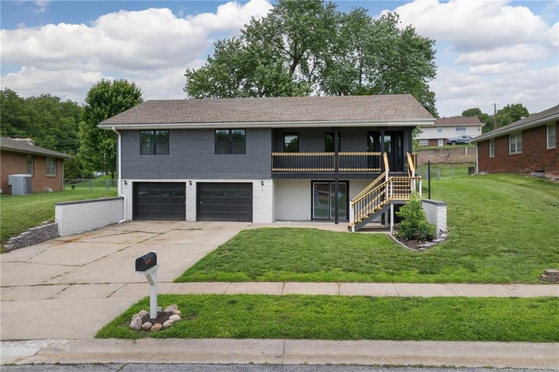 1905 Rosewood Ter, St Joseph, MO 64503