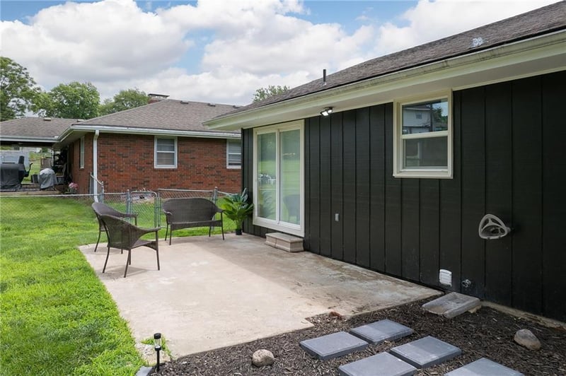 1905 Rosewood Ter, St Joseph, MO 64503