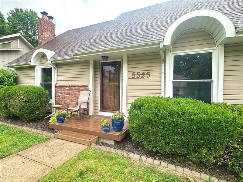 5523 NW Seminole Dr, Kansas City, MO 64152