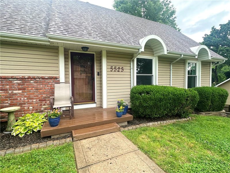 5523 NW Seminole Dr, Kansas City, MO 64152
