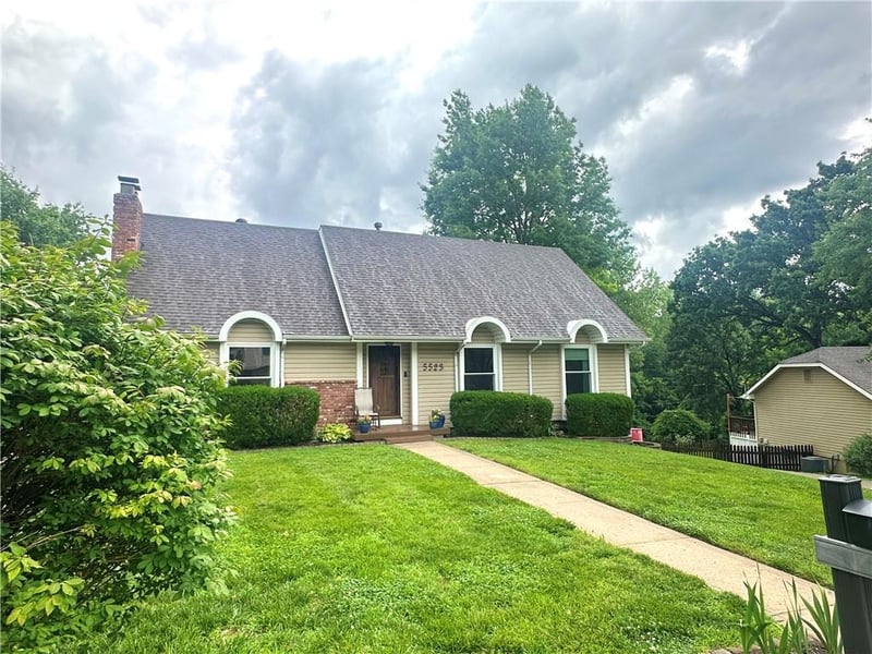 5523 NW Seminole Dr, Kansas City, MO 64152