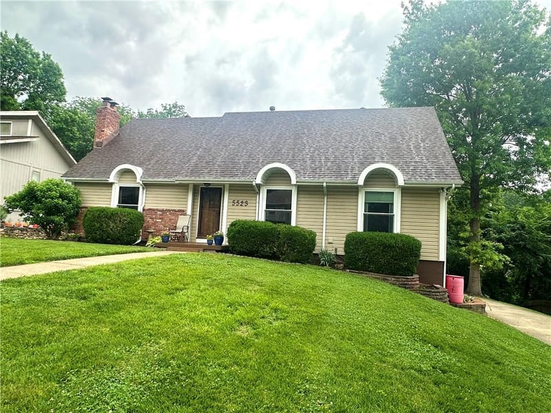 5523 NW Seminole Dr, Kansas City, MO 64152