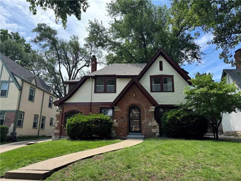 627 70 St, Kansas City, MO 64113