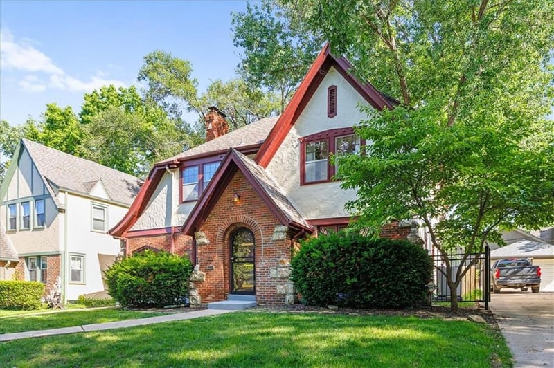 627 W 70 St, Kansas City, MO 64113