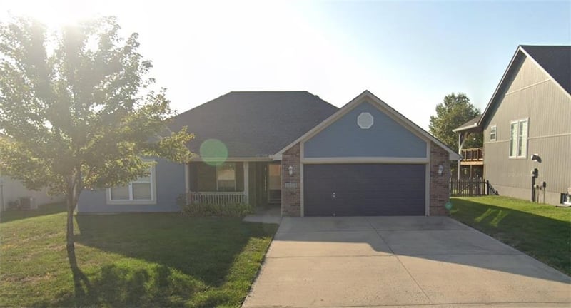 1604 SE Dalton Dr, Lee's Summit, MO 64081