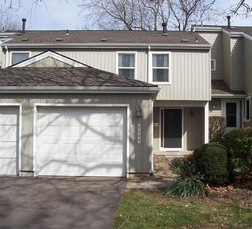 8648 108th Pl, Overland Park, KS 66210