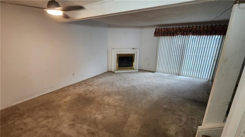 8648 W 108th Pl, Overland Park, KS 66210