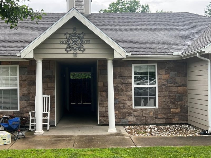 2210 Sycamore St, Tonganoxie, KS 66086