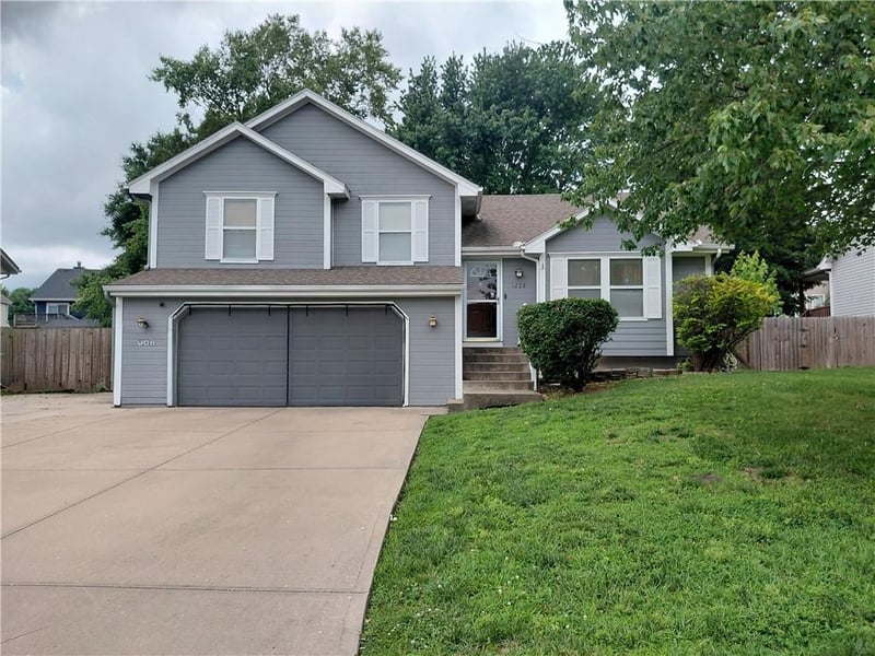 1228 Grand Ave, Lee's Summit, MO 64086