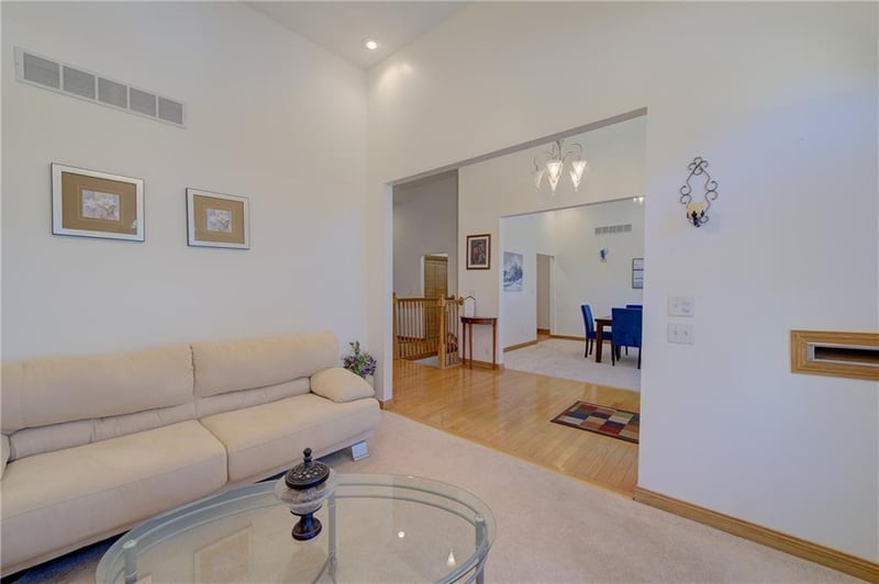 7430 Manchester Ave, Kansas City, MO 64133