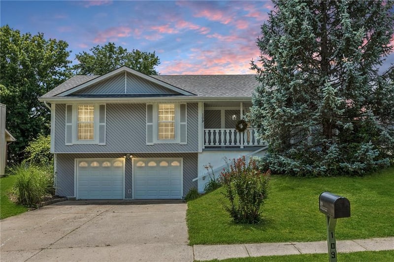 109 NW 101st Pl, Kansas City, MO 64155
