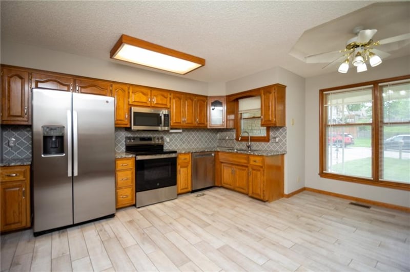 1213 Milwaukee St, Excelsior Springs, MO 64024
