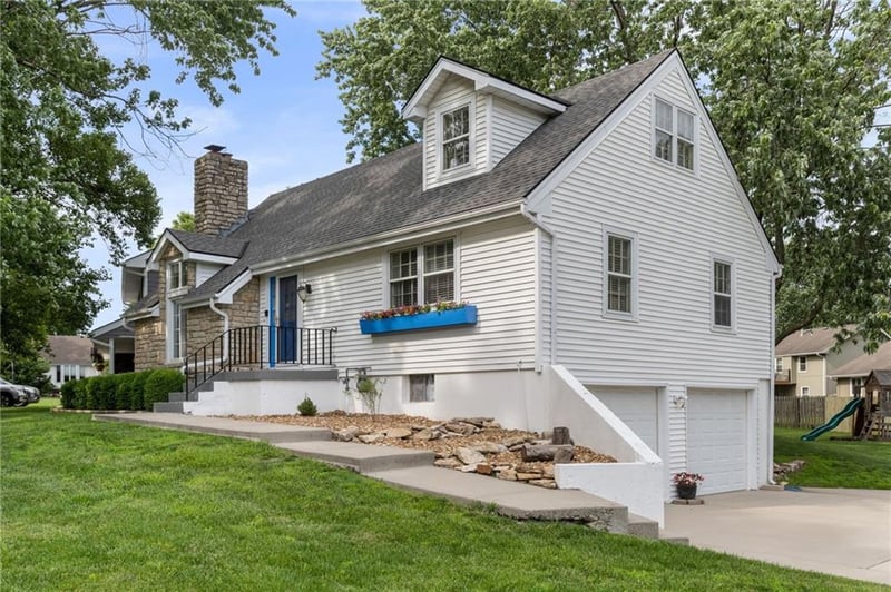 520 Windmill Ln, Lee's Summit, MO 64082