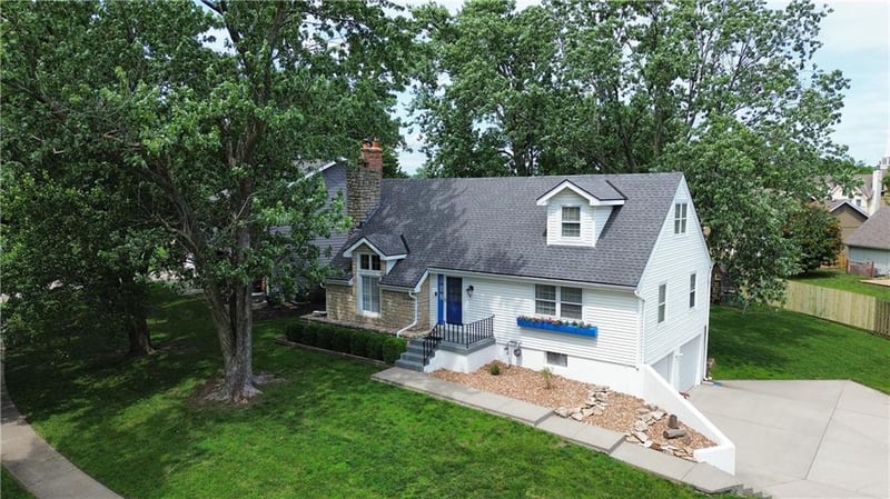 520 Windmill Ln, Lee's Summit, MO 64082