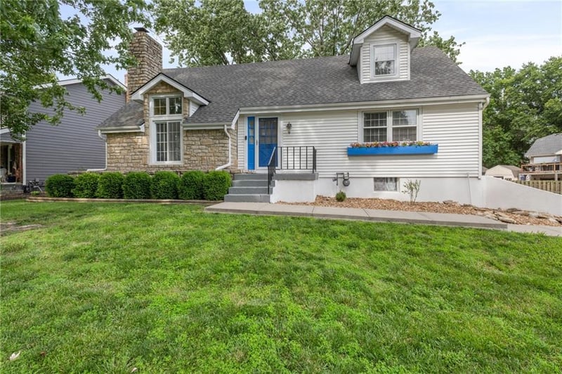 520 Windmill Ln, Lee's Summit, MO 64082