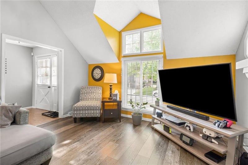 520 Windmill Ln, Lee's Summit, MO 64082