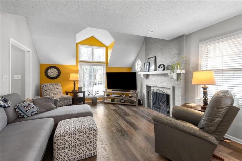 520 Windmill Ln, Lee's Summit, MO 64082