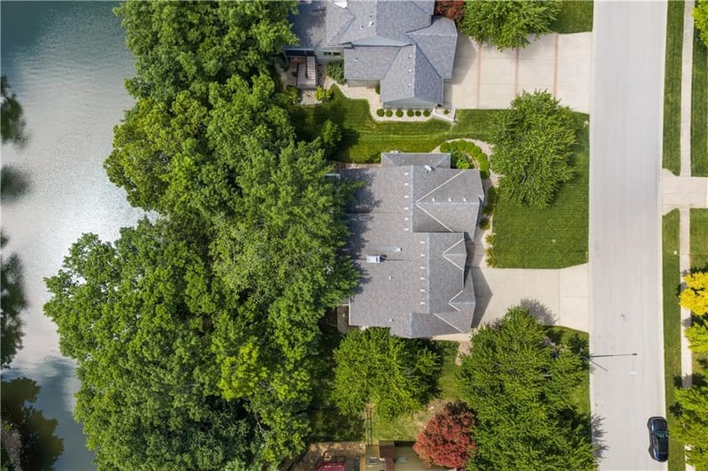 4208 NE Courtney Dr, Lee's Summit, MO 64064