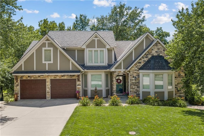 4208 NE Courtney Dr, Lee's Summit, MO 64064