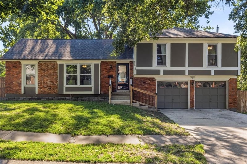 12819 Cambridge Ave, Grandview, MO 64030