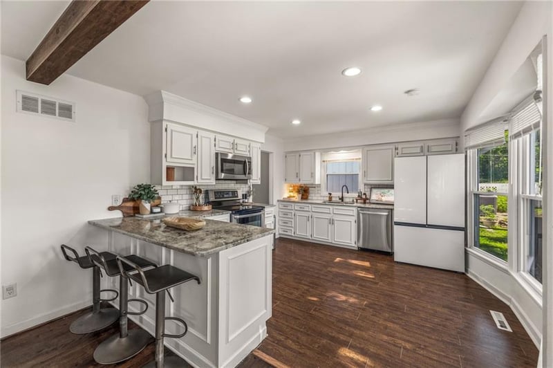 12819 Cambridge Ave, Grandview, MO 64030