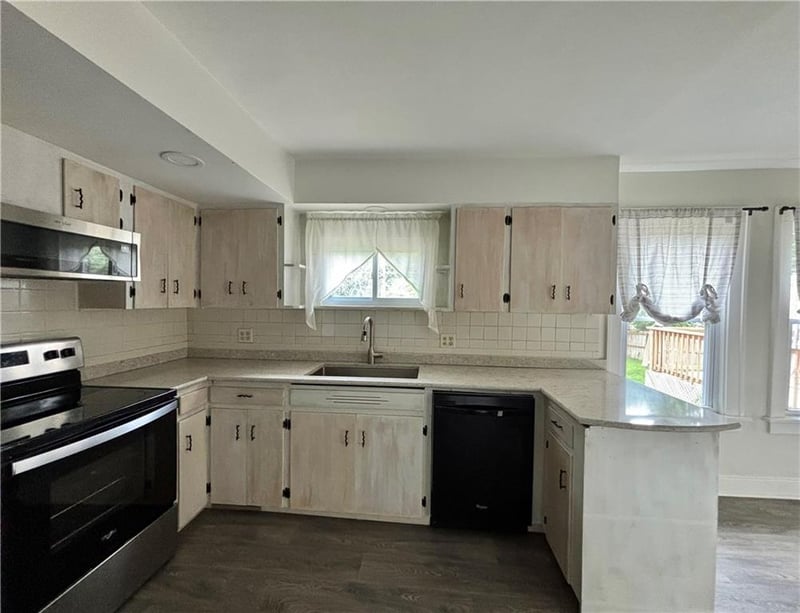 3123 Jules St, St Joseph, MO 64501