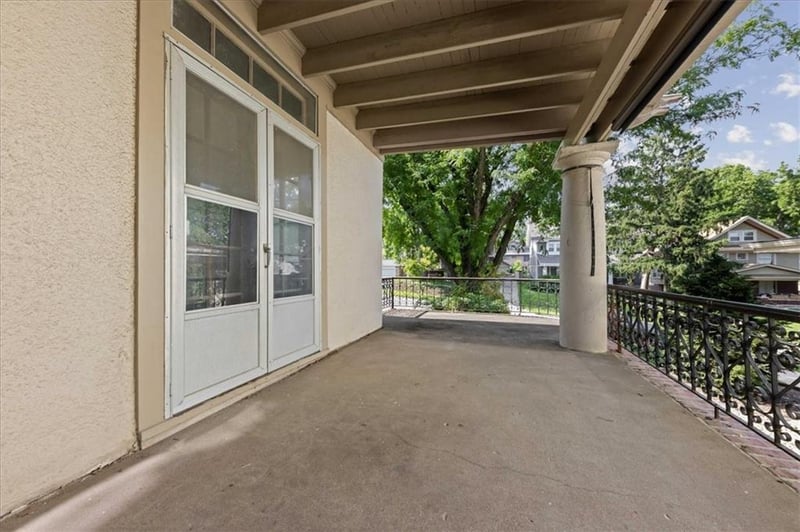 25 53rd St, Kansas City, MO 64112