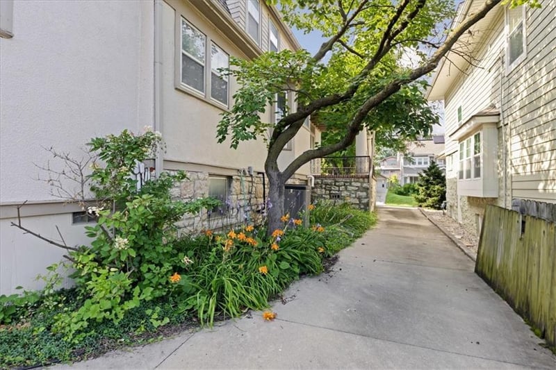 25 53rd St, Kansas City, MO 64112