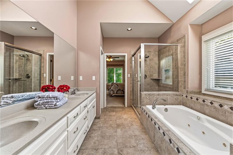 8801 W 142nd St, Overland Park, KS 66221