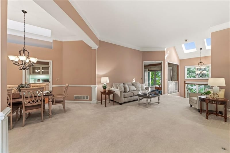 8801 W 142nd St, Overland Park, KS 66221